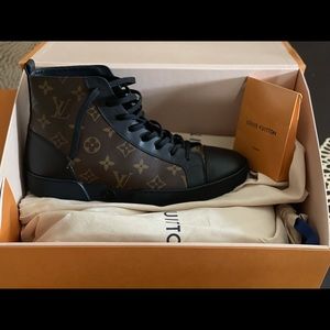 Louis Vuitton Men’s shoes size 7.5, Women 9.5